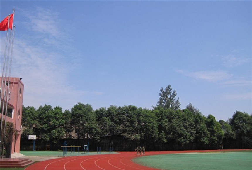 成都三十六中環(huán)境好不好？住宿呢？