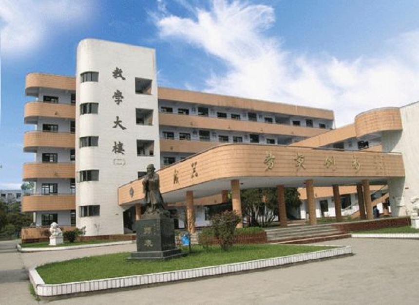 西南交通大學(xué)附屬中學(xué)學(xué)校環(huán)境好不好？