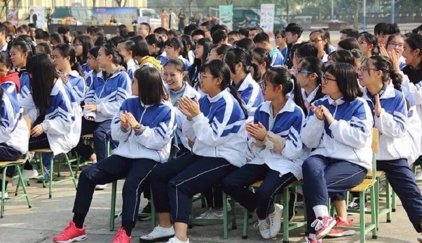 資陽外國語學(xué)校環(huán)境、教學(xué)設(shè)施好不好？
