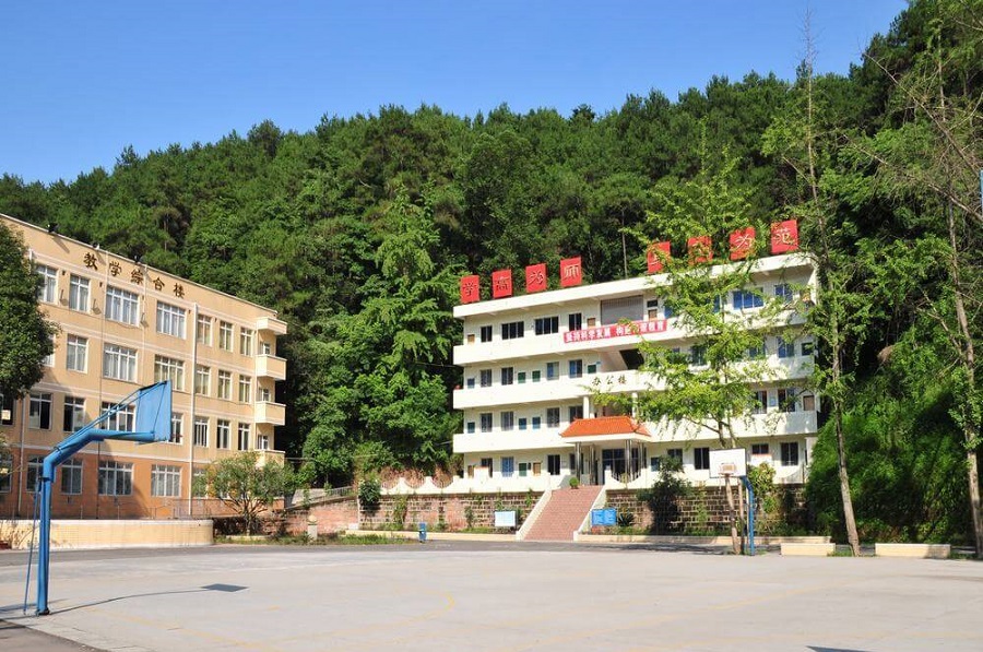 樂山四中地址在哪里？