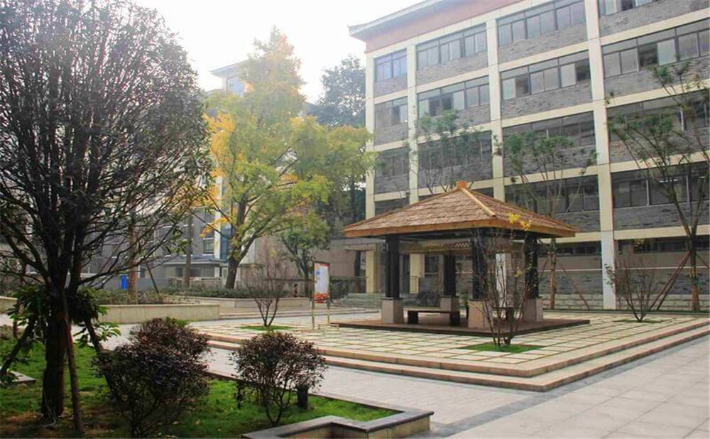 成都市西北中學(xué)的老師怎么樣？