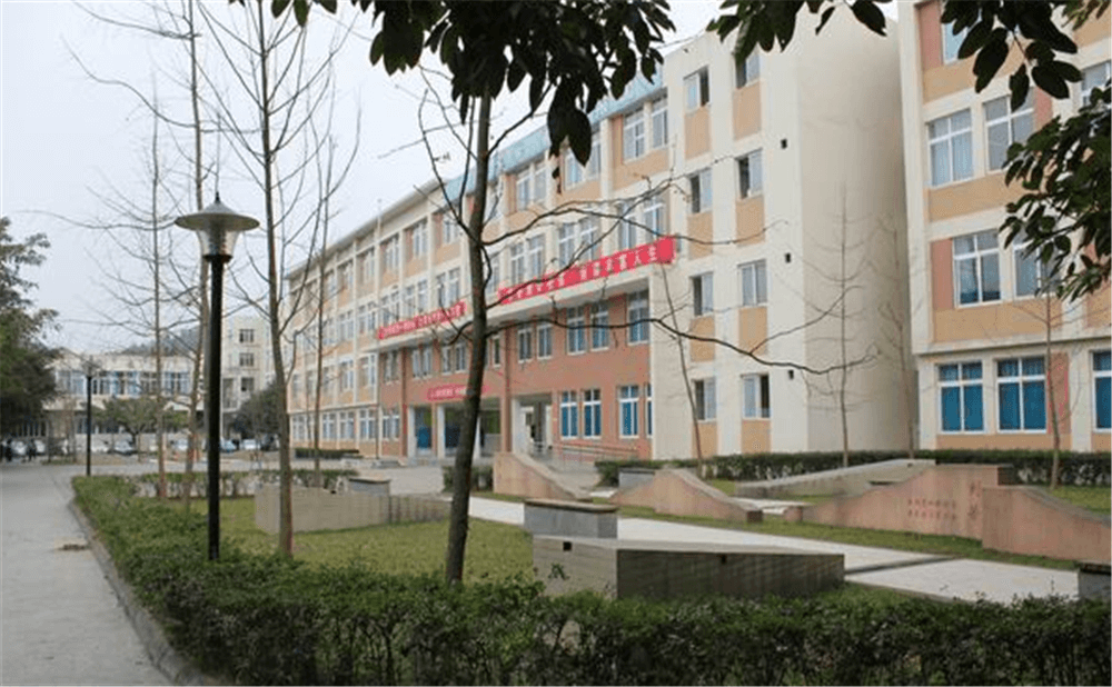 成都列五中學(xué)的高中住宿怎么樣？