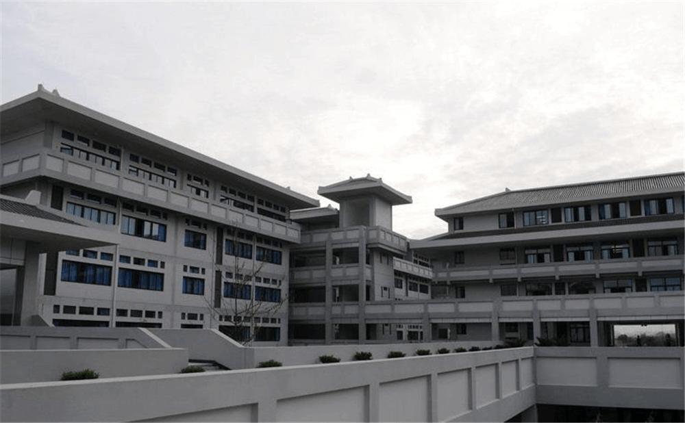 成都石室中學(xué)北湖校區(qū)的高中住宿怎么樣？