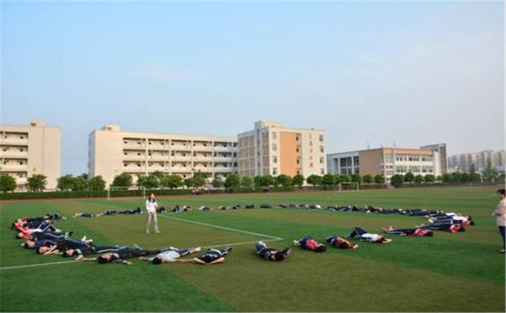 郫縣四中高中宿舍怎么樣？