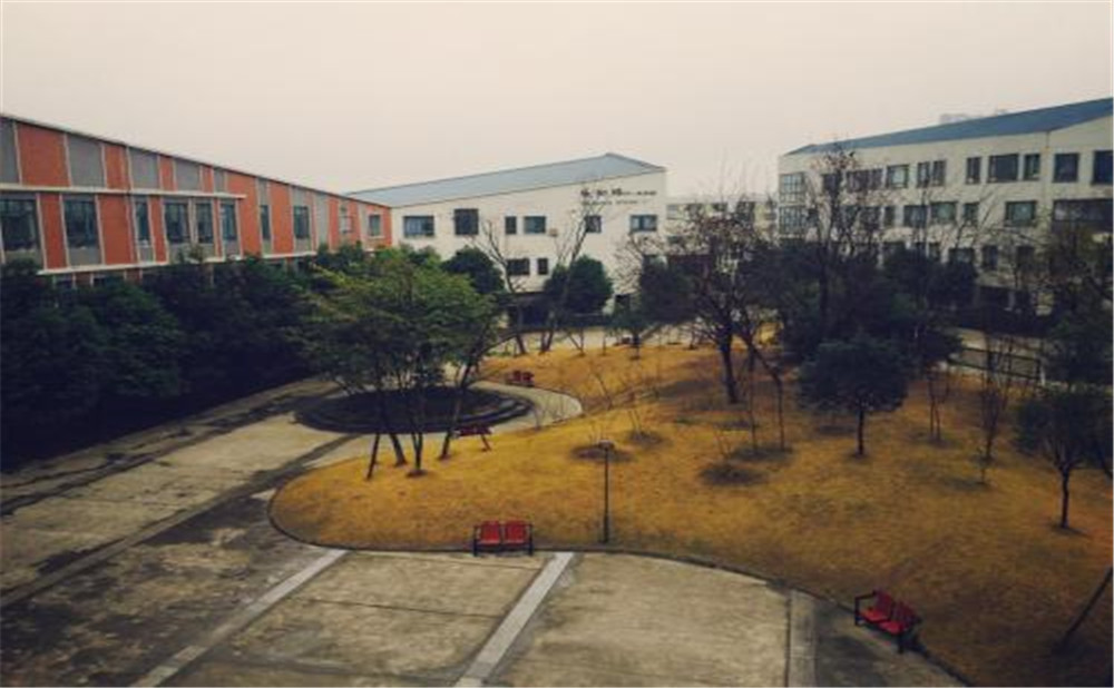 成都實(shí)驗(yàn)外國(guó)語(yǔ)學(xué)校（西區(qū)）的宿舍怎么樣？