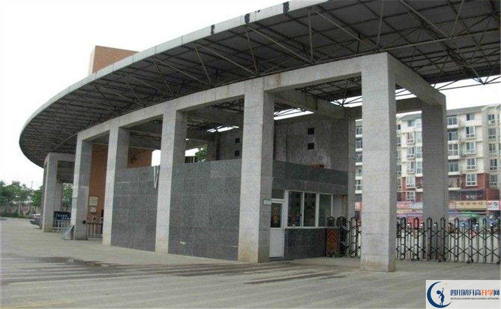 成都市龍泉中學的老師好不好？