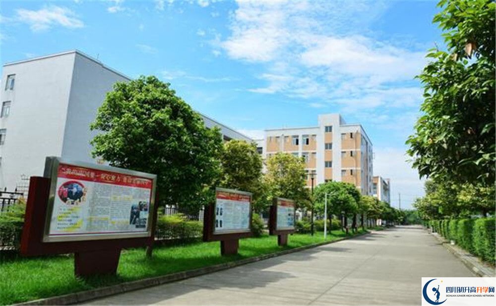 郫縣四中的老師好不好？