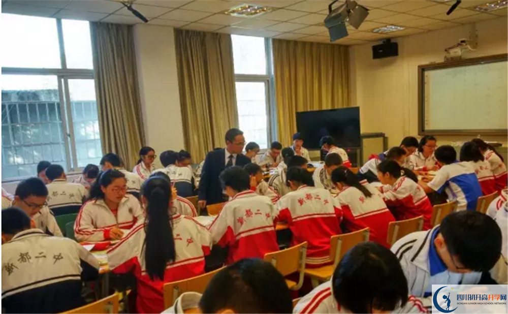 新都二中的老師好不好？