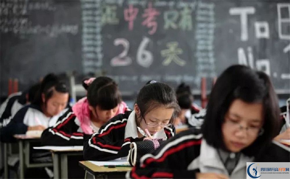 上郫縣一中的分?jǐn)?shù)線是多少？