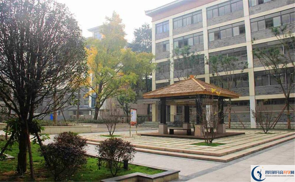 成都市西北中學(xué)高中歷年來的分?jǐn)?shù)線是多少分？