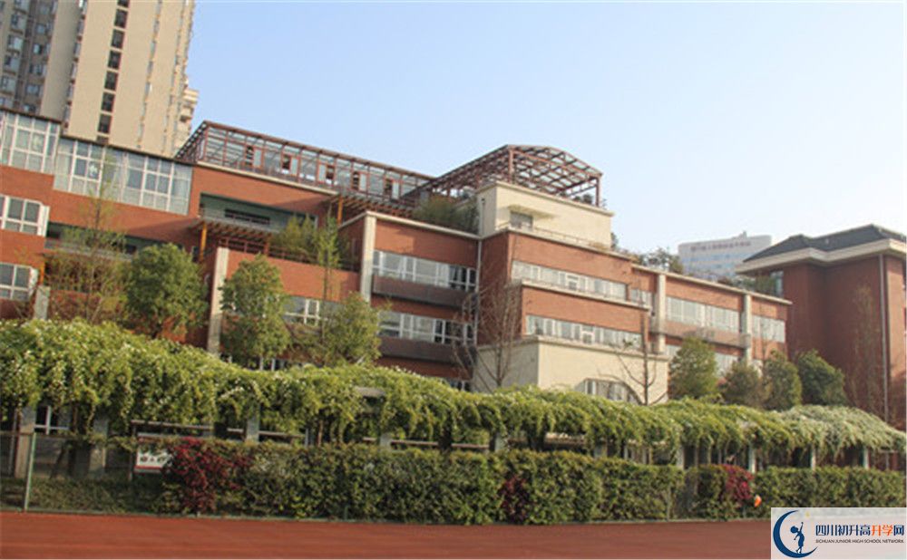 成都七中八一學(xué)校住宿條件怎么樣？