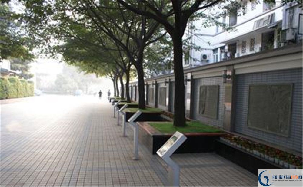 成都市田家炳中學(xué)住宿條件怎么樣？					