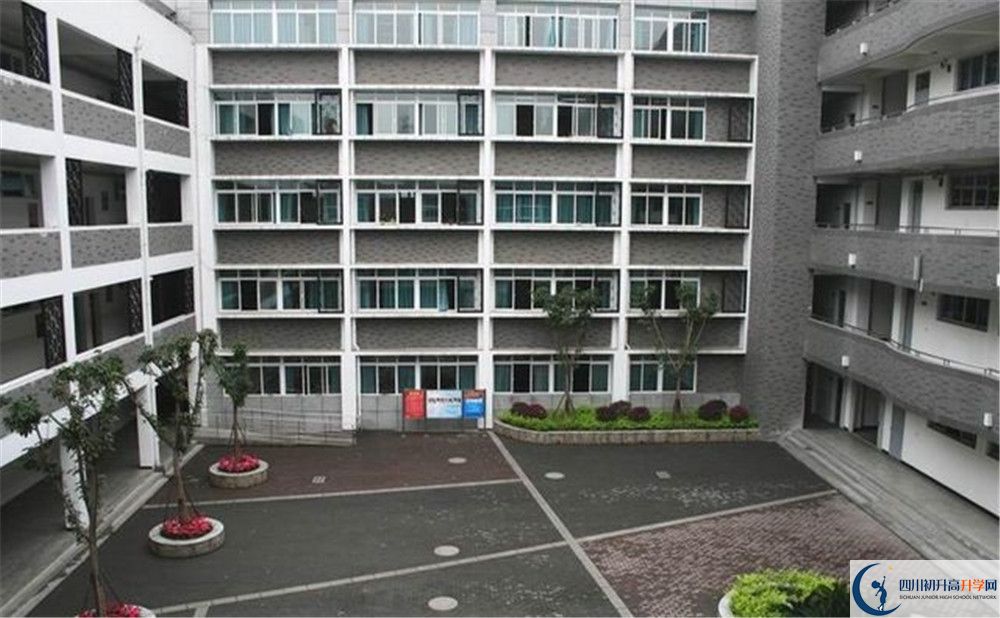 成都樹(shù)德協(xié)進(jìn)中學(xué)的住宿條件怎么樣？