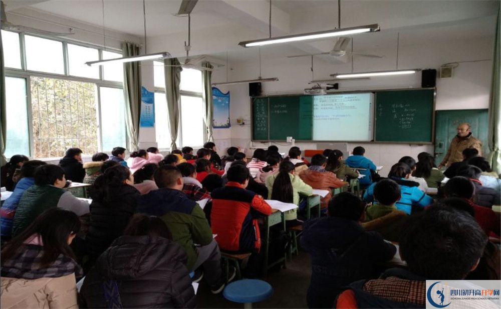 成都市田家炳中學初升高向外地招生嗎？