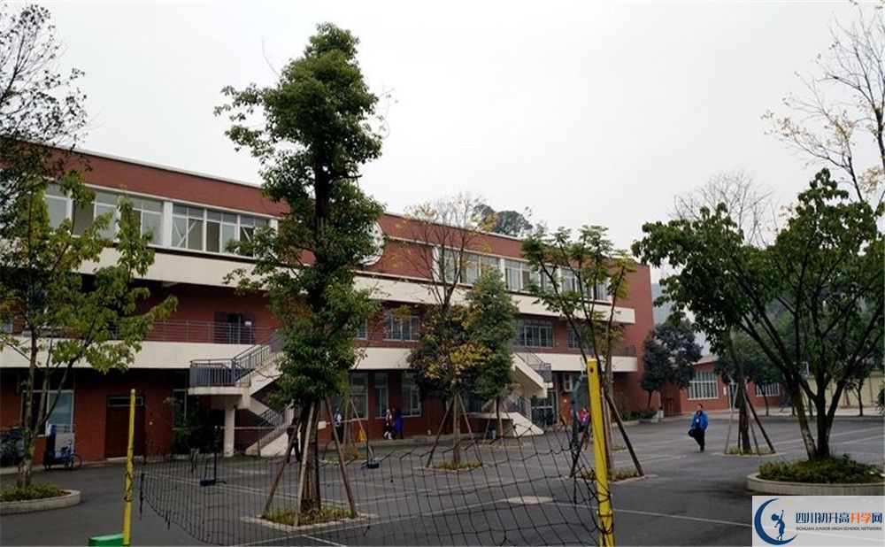 成都七中八一學(xué)校初升高自主招生的錄取線是多少？