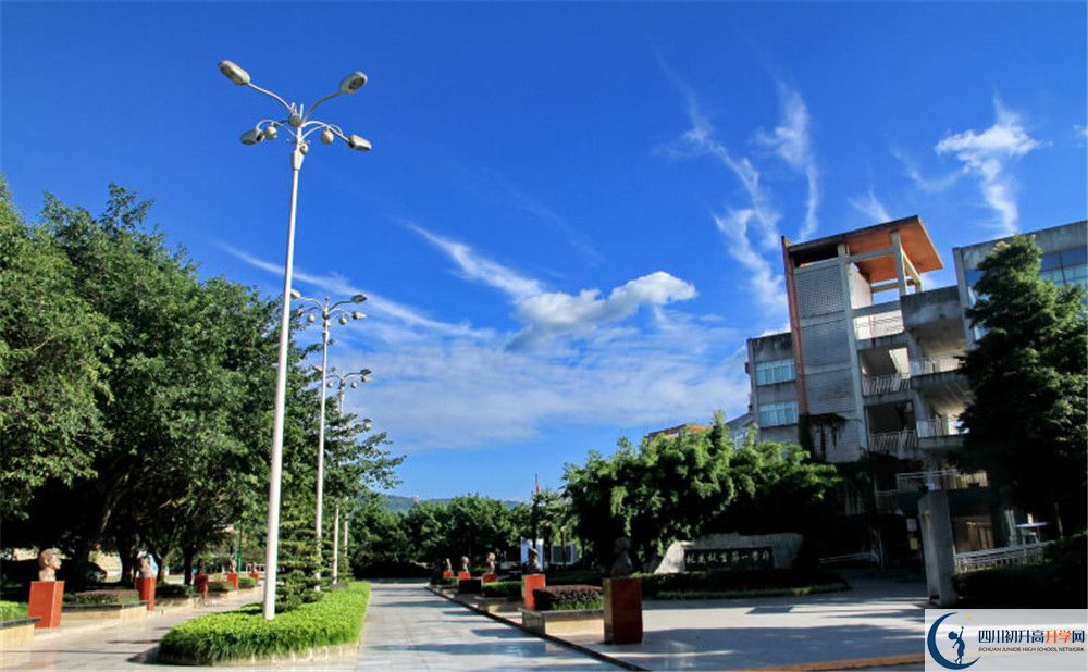 成都市龍泉中學的地址怎么走？
