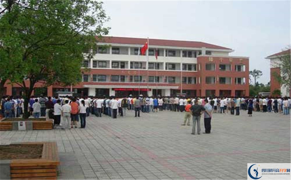 邛崍一中高一多久放一次假呢？