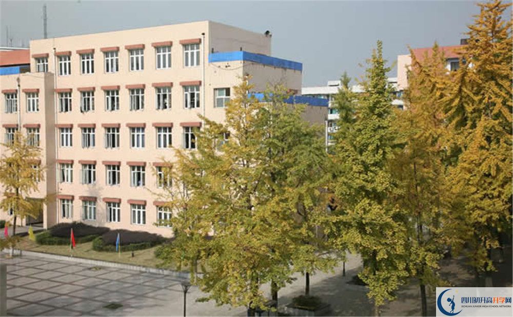 成都西藏中學(xué)的高中住宿怎么樣？