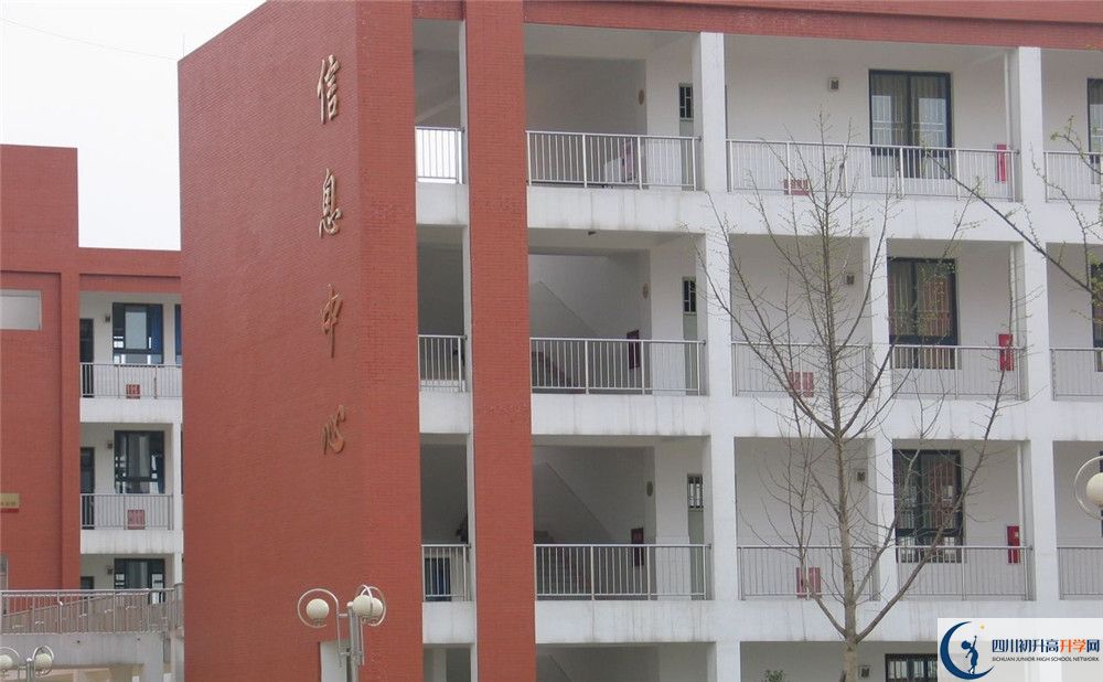金堂中學平行班與實驗班差多少？