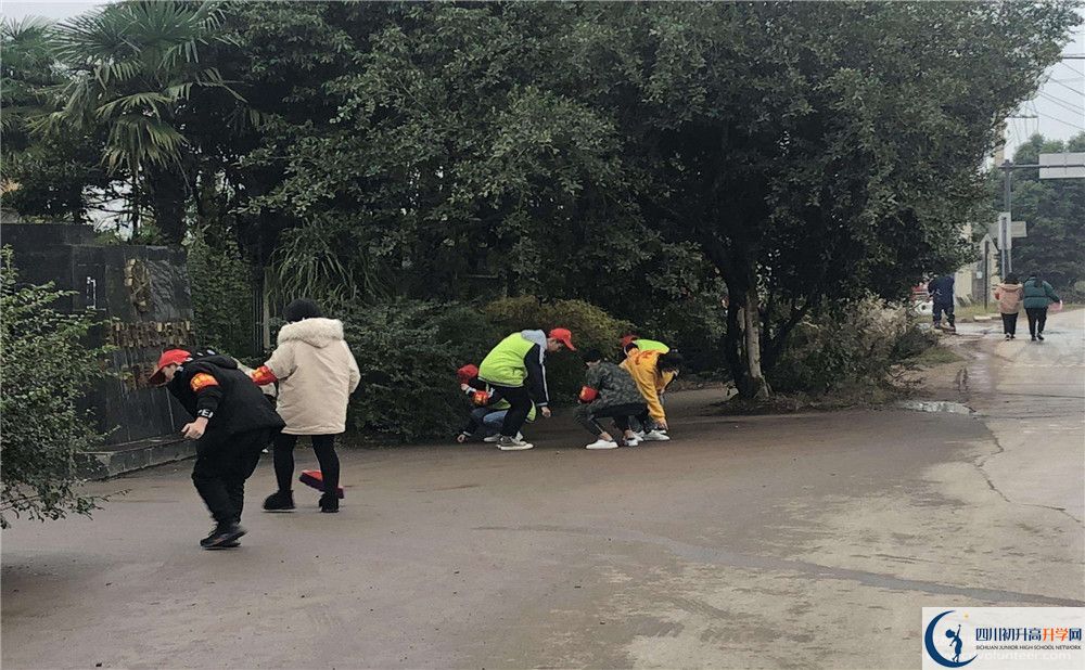 養(yǎng)馬中學(xué)位置在哪里？