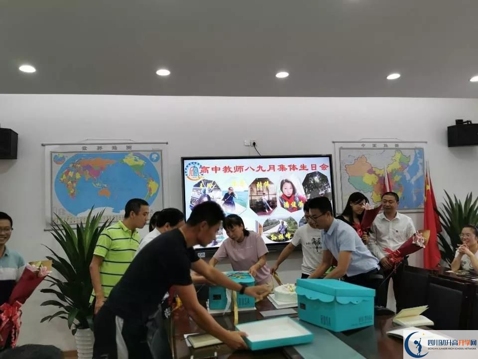 成都石室佳興外國語學(xué)校夏令營(yíng)費(fèi)用是多少？