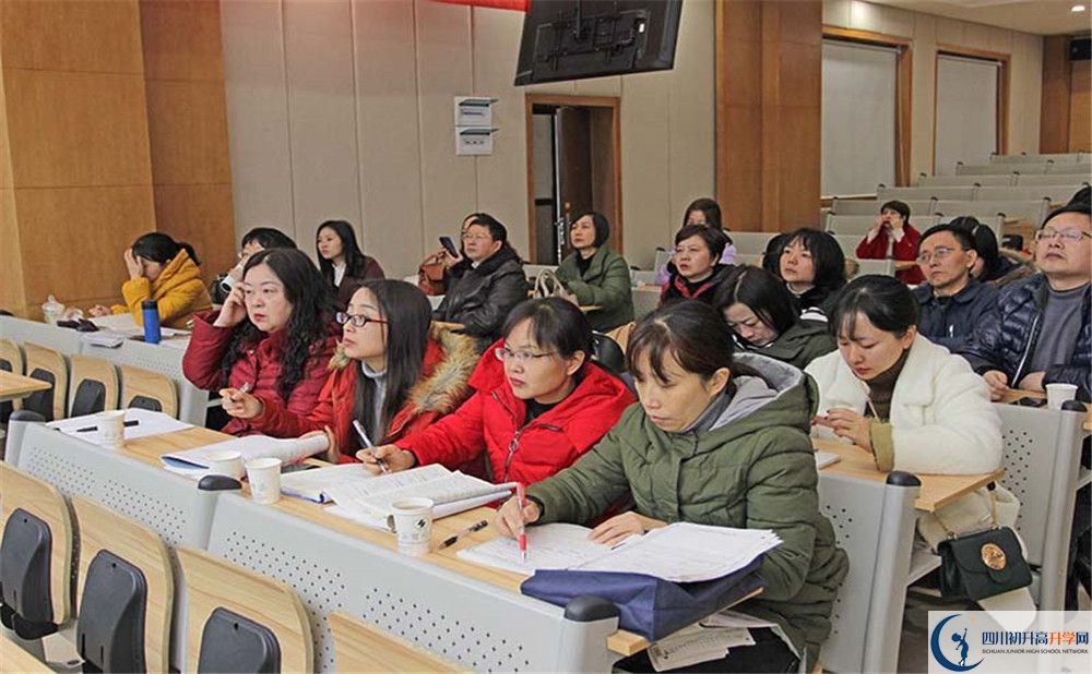 成都石室外國語學(xué)校是重點中學(xué)嗎？