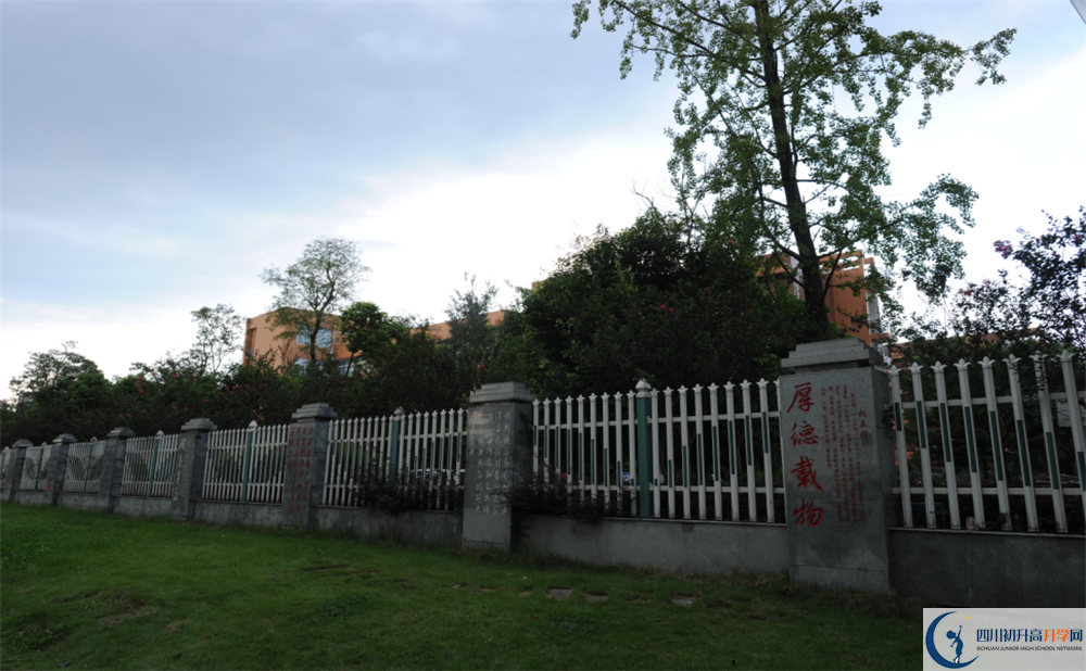 溫江中學(xué)實(shí)驗(yàn)班人數(shù)是多少？