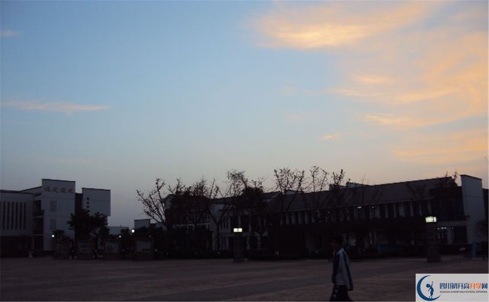 石室白馬中學高中平行班怎么樣？