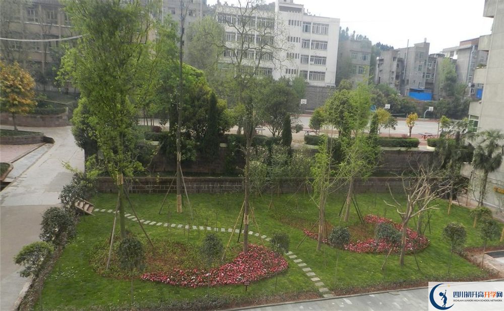 竹篙中學(xué)是重點中學(xué)嗎？
