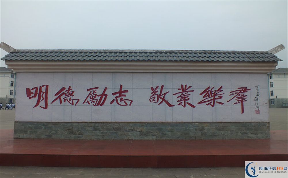 淮口中學是私立收費嗎？