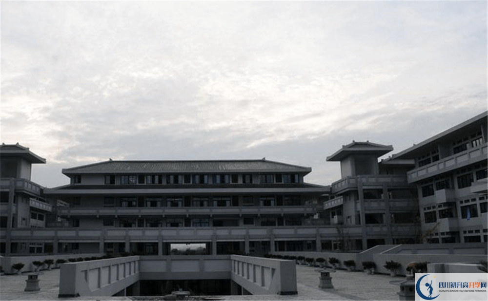 成都石室中學(xué)北湖校區(qū)與成都七中實(shí)驗(yàn)學(xué)校哪一個(gè)好？