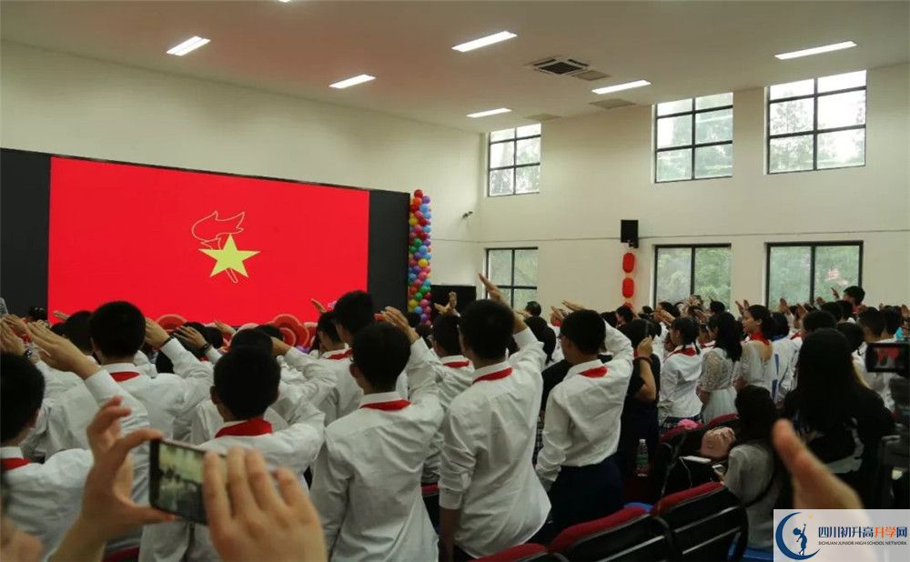 成都七中八一學(xué)校走讀生作息時(shí)間是多久？