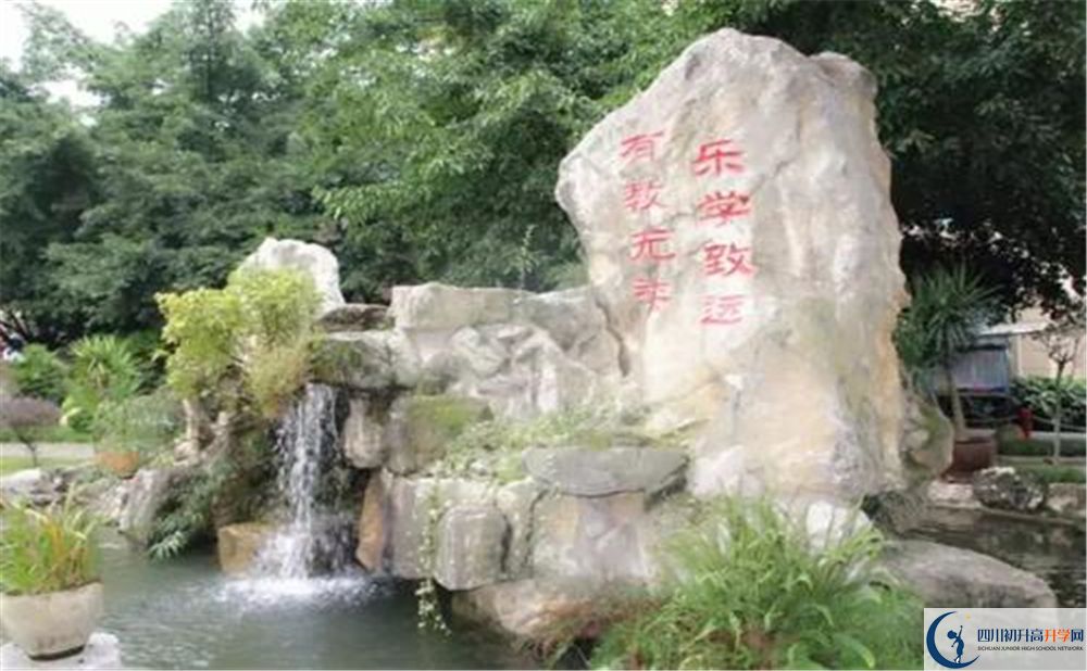 武侯高級中學在校學生總?cè)藬?shù)是多少？