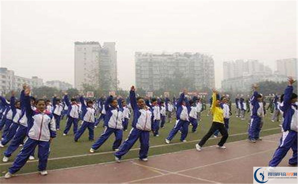 成都高新實驗中學(xué)在校學(xué)生總?cè)藬?shù)是多少？