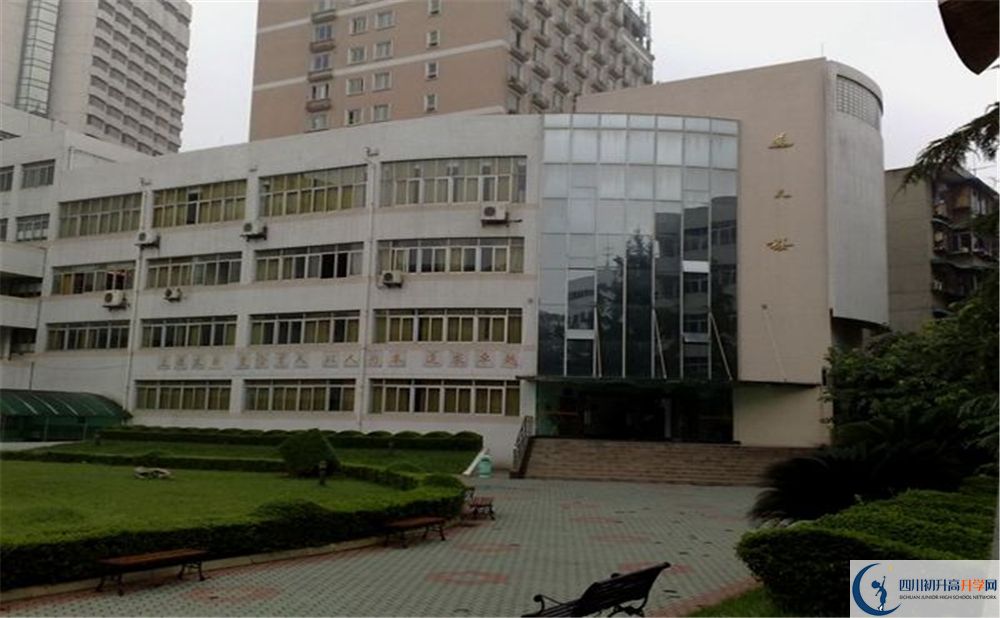 成都市鹽道街中學(xué)軍訓(xùn)多久？